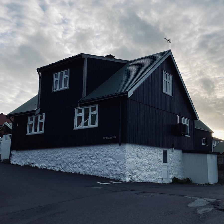 Peddastova In The Heart Of Fishing Village Skopun Bagian luar foto