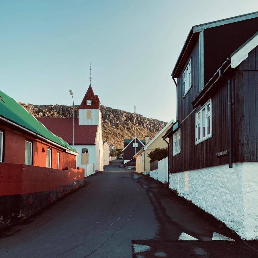 Peddastova In The Heart Of Fishing Village Skopun Bagian luar foto